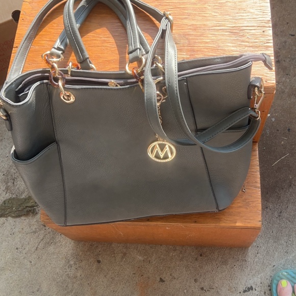 Purses - Picture 3 of 5